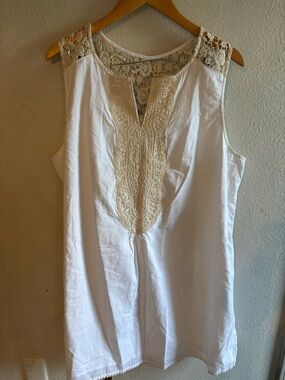 Soma White Sleeveless Tunic with Cream Lace Inset